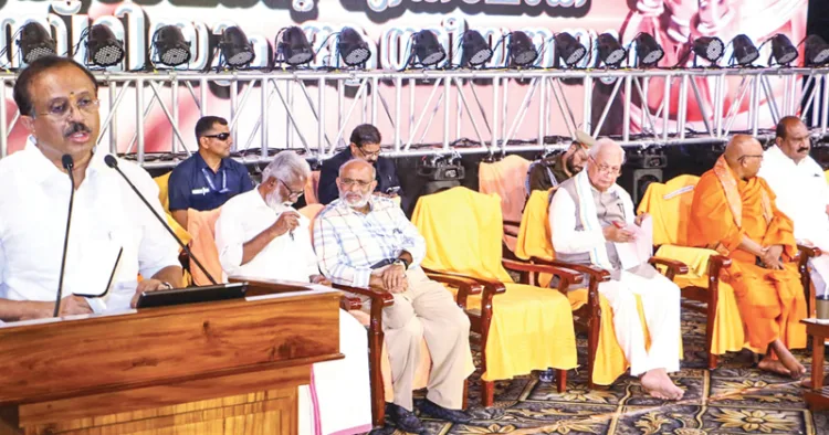 ശിവഗിരി തീര്‍ത്ഥാടന മഹാമഹത്തിന്റെ ഭാഗമായി 'ഗുരുദേവന്റെ ഏകലോക വ്യവസ്ഥിതിയും ആത്മീയതയും' എന്ന വിഷയത്തില്‍ നടന്ന സമ്മേളനത്തില്‍ വി.മുരളീധരന്‍ മുഖ്യപ്രഭാഷണം നടത്തുന്നു