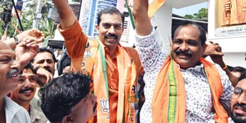 ബിജെപി പ്രതിനിധികളായി വിജയിച്ച അഡ്വ. വി. വി. രാജേഷ്, അഡ്വ. ഗിരികുമാര്‍ എന്നിവര്‍ വിജയാഹ്ലാദത്തില്‍