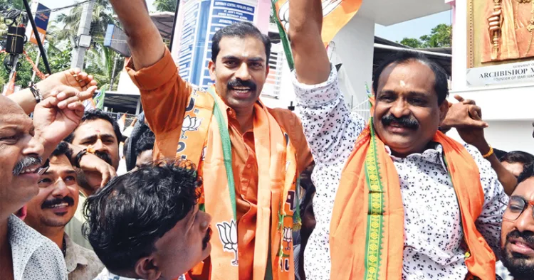 ബിജെപി പ്രതിനിധികളായി വിജയിച്ച അഡ്വ. വി. വി. രാജേഷ്, അഡ്വ. ഗിരികുമാര്‍ എന്നിവര്‍ വിജയാഹ്ലാദത്തില്‍