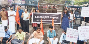 ചീഫ് മിനിസ്റ്റര്‍ ട്രോഫി ക്വിസ് മത്സരത്തിനെതിരെ എബിവിപി ക്ലിഫ് ഹൗസിലേക്ക് നടത്തിയ മാര്‍ച്ചില്‍ ദേശീയ നിര്‍വാഹക സമിതി അംഗം ശ്രുതി സംസാരിക്കുന്നു