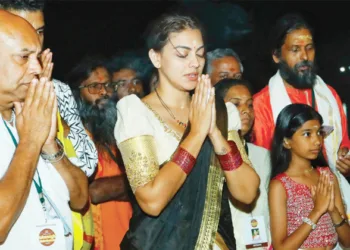 തിരുന്നാവായിലെ മഹാമാഘ മഹോത്സവത്തില്‍ പങ്കെടുക്കാനെത്തിയ ചലച്ചിത്ര താരം അനുശ്രീ