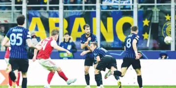 ഇന്റര്‍ മിലാനെതിരെ ആഴ്‌സണലിന്റെ വിക്ടര്‍ ഗ്യോക്കറെസ് ഗോള്‍ നേടുന്നു