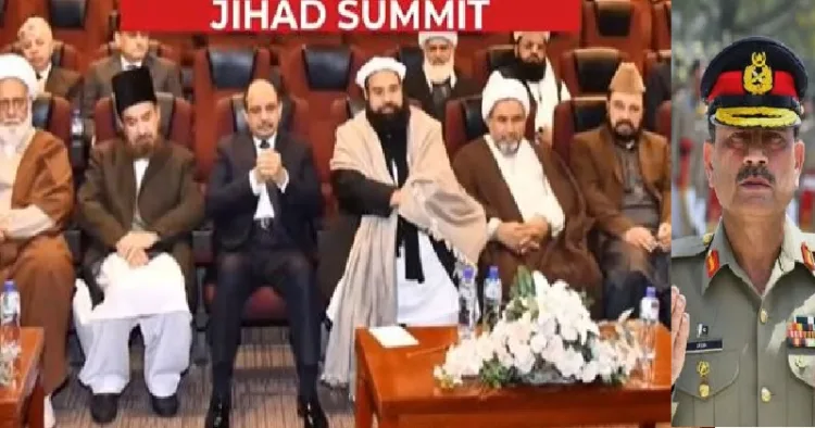 പാകിസ്ഥാനിലെ റാവല്‍ പിണ്ടിയിലെ സൈനികാസ്ഥാനത്ത് അസിം മുനീര്‍ വിളിച്ചുചേര്‍ത്ത യോഗത്തില്‍ പങ്കെടുക്കുന്ന വിവിധ ജിഹാദി മുള്ളമാര്‍.
