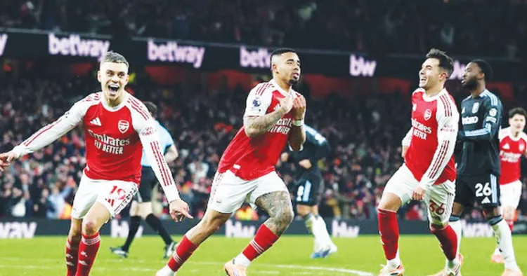 ആഴ്‌സണലിനായി ഗോള്‍ നേടിയ ഗബ്രിയേല്‍ ജെസ്യൂസ്(നടുവില്‍) സഹതാരങ്ങള്‍ക്കൊപ്പം ആഹ്ലാദത്തില്‍