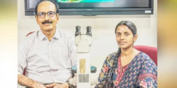 ഡോ. എസ്. ബിജോയ് നന്ദന്‍ മറൈന്‍ ബയോളജി വിഭാഗം ഗവേഷക കെ. നീലിമ വാസുവിനോടൊപ്പം