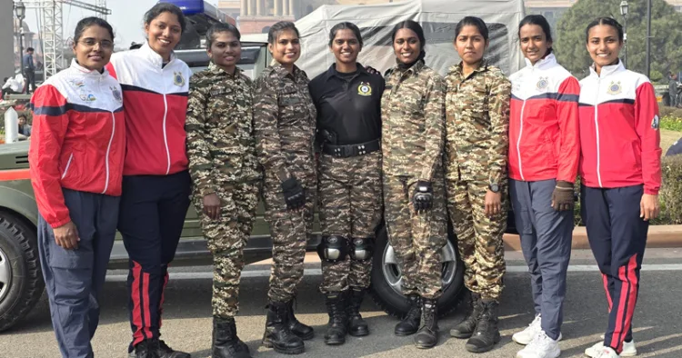 ബൈക്ക് അഭ്യാസപ്രകടനം നടത്തുന്ന സംഘാംഗങ്ങളായ ടി.എസ്. ആര്യ, സി. മീനാംബിക, ആര്‍. വിനീത, അഞ്ജു സജീവ്, എം.കെ. ജിന്‍സി, അപര്‍ണ ദേവദാസ്, സി.വി. അശ്വതി, ബി. ശരണ്യ, എന്‍. സന്ധ്യ (സിആര്‍പിഎഫ്)