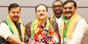 ന്യൂദല്‍ഹിയിലെ ബിജെപി ആസ്ഥാനത്ത് ചേര്‍ന്ന ഭാരവാഹി യോഗത്തില്‍ സ്ഥാനം ഒഴിഞ്ഞ അധ്യക്ഷന്‍ ജെ.പി. നഡ്ഡയെ അഭിനന്ദിച്ചപ്പോള്‍. ദേശീയ അധ്യക്ഷന്‍ നിതിന്‍ നബിന്‍, ബിജെപി മുന്‍ കേരള സംസ്ഥാന അധ്യക്ഷന്‍ കെ. സുരേന്ദ്രന്‍, മുന്‍ മധ്യപ്രദേശ് സംസ്ഥാന അധ്യക്ഷന്‍ വി.ഡി. ശര്‍മ്മ എന്നിവര്‍ സമീപം