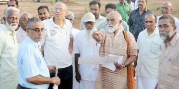 കേരളത്തിലെത്തിയ മാധവ് ഗാഡ്ഗിലിനൊപ്പം കുമ്മനം രാജശേഖരന്‍, വി.എസ്. വിജയന്‍ തുടങ്ങിയവര്‍