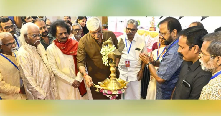 പാലക്കാട് വടക്കന്തറ അശ്വതി കല്ല്യാണമണ്ഡപത്തില് നടക്കുന്ന തപസ്യ സുവര്ണജൂബിലി രാജ്യാന്തര സംഗീതോത്സവം
കേന്ദ്ര സാംസ്ക്കാരിക ടൂറിസം വകുപ്പ് മന്ത്രി ഗജേന്ദ്ര സിങ് ഷെഖാവത്ത് ഉദ്ഘാടനം ചെയ്യുന്നു.