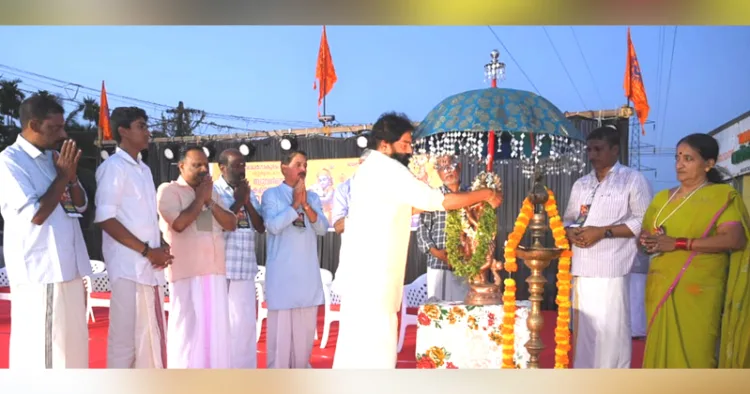 സുകൃത കേരളം ഗോകുല കലായാത്രയുടെ സമാപന പരിപാടി ഡോ. കാഞ്ഞങ്ങാട് രാമചന്ദ്രന്‍ ഉദ്ഘാടനം ചെയ്യുന്നു