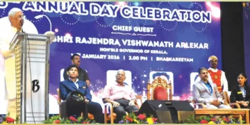 എളമക്കര സരസ്വതി വിദ്യാനികേതന്‍ പബ്ലിക് സ്‌കൂളിന്റെ 46-ാം വാര്‍ഷികാഘോഷം ഗവര്‍ണര്‍ രാജേന്ദ്ര വിശ്വനാഥ് ആര്‍ലേക്കര്‍ ഉദ്ഘാടനം ചെയ്യുന്നു. ദേവനന്ദന്‍ മനോജ്, പി. കുട്ടികൃഷ്ണന്‍, പ്രിന്‍സിപ്പല്‍ കെ.പി. ഡിന്റോ, ദേവിക എ. നായര്‍ സമീപം