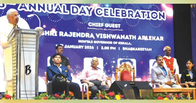 എളമക്കര സരസ്വതി വിദ്യാനികേതന്‍ പബ്ലിക് സ്‌കൂളിന്റെ 46-ാം വാര്‍ഷികാഘോഷം ഗവര്‍ണര്‍ രാജേന്ദ്ര വിശ്വനാഥ് ആര്‍ലേക്കര്‍ ഉദ്ഘാടനം ചെയ്യുന്നു. ദേവനന്ദന്‍ മനോജ്, പി. കുട്ടികൃഷ്ണന്‍, പ്രിന്‍സിപ്പല്‍ കെ.പി. ഡിന്റോ, ദേവിക എ. നായര്‍ സമീപം