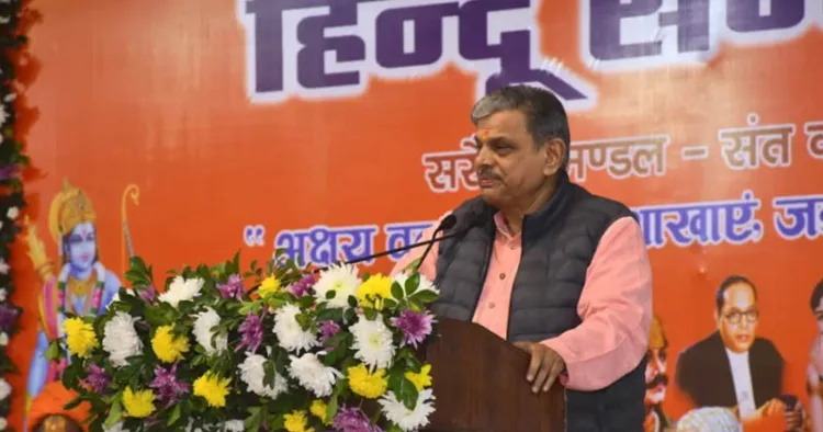 ആര്‍എസ്എസ് ശതാബ്ദിയുടെ ഭാഗമായി സംഘടിപ്പിച്ച
പൗരപ്രമുഖരുടെ സമ്മേളനത്തില്‍ സര്‍കാര്യവാഹ്
ദത്താത്രേയ ഹൊസബാളെ സംസാരിക്കുന്നു