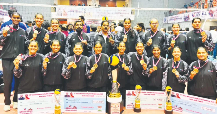 നാഷണല്‍ സീനിയര്‍ വോളിബോള്‍ വനിതാ ചാമ്പ്യന്‍ഷിപ്പ് കിരീടവുമായി കേരള ടീം