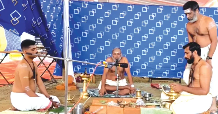 മഹാമാഘ മഹോത്സവത്തിന്റെ ഭാഗമായി ഇന്നലെ രാവിലെ ആറ് മുതല്‍ ചതുര്‍ദശി തിഥിയിലും മൂലംപൂരാടം നക്ഷത്രയോഗത്തിലുമായി ചെറുമുക്ക് വൈദികന്‍ വല്ലഭന്‍ അക്കിത്തിരിപ്പാടിന്റെ ആചാര്യത്വത്തില്‍ നടന്ന വേദശ്രാദ്ധ കര്‍മം