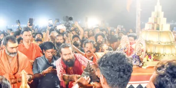 ഭാരതപ്പുഴയുടെ ഉത്ഭവസ്ഥാനമായ തിരുമൂര്‍ത്തി മലയില്‍ നിന്ന് രഥയാത്രയായി എത്തിച്ച മഹാമേരു നിളാമധ്യത്തിലെ മഹാമാഘ മഹോത്സവ യജ്ഞശാലയില്‍ പ്രതിഷ്ഠിച്ചപ്പോള്‍