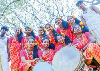 സംസ്ഥാന സ്കൂള് കലോത്സവത്തില് മലപ്പുലയാട്ടം മത്സരത്തില് (എച്ച്എസ് വിഭാഗം) പങ്കെടുക്കാനെത്തിയ മൂന്നാര് ഗവ. മോഡല് റെസിഡന്ഷ്യല് സ്കൂള് കുട്ടികള്