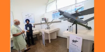 പ്രധാനമന്ത്രി മോദി നാഗാസ്ത്ര ഉള്‍പ്പെടെയുള്ള ചാവേര്‍ ഡ്രോണുകളുടെ പ്രവര്‍ത്തനം മനസ്സിലാക്കുന്നു