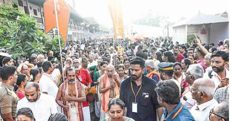 47-ാമത് മുറജപ-ലക്ഷദീപ ഭക്തജന ആഘോഷസമിതിയുടെ ആഭിമുഖ്യത്തില്‍ നടന്ന സാംസ്‌കാരിക ഘോഷയാത്ര യില്‍ നിന്ന്‌