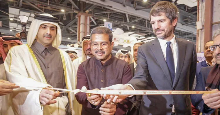 ന്യൂദല്‍ഹി അന്താരാഷ്ട്ര പുസ്തകമേള കേന്ദ്ര വിദ്യാഭ്യാസ മന്ത്രി ധര്‍മേന്ദ്രപ്രധാന്‍ ഉദ്ഘാടനം ചെയ്യുന്നു. ഖത്തര്‍ സാംസ്‌കാരിക മന്ത്രി അബ്ദുള്‍റഹ്‌മാന്‍ ബിന്‍ ഹമദ് ബിന്‍ ജാസിം ബിന്‍ അല്‍താനി, സ്പെയിന്‍ സാംസ്‌കാരിക മന്ത്രി ഏണസ്റ്റ് ഉര്‍താസുന്‍ ഡൊമെനെക് എന്നിവര്‍ സമീപം