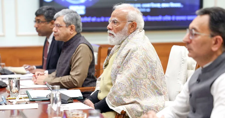 ഔദ്യോഗിക വസതിയില്‍ ചേര്‍ന്ന എഐ സ്റ്റാര്‍ട്ട്അപ്പ് ഉടമകളുടെ വട്ടമേശ സമ്മേളനത്തില്‍ പ്രധാനമന്ത്രി നരേന്ദ്ര മോദി സംസാരിക്കുന്നു. കേന്ദ്രമന്ത്രി അശ്വിനി വൈഷ്ണവ് സമീപം