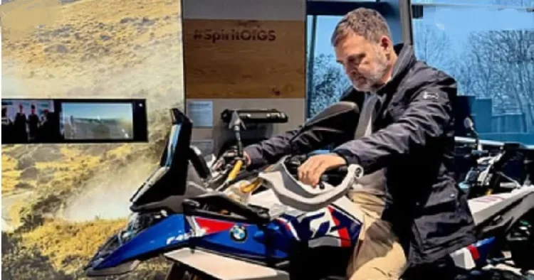 രാഹുല്‍ ‍ഗാന്ധി ജര്‍മ്മനിയില്‍ ബിഎംഡബ്ല്യു കമ്പനിയുടെ ബൈക്കോടിക്കുന്നു