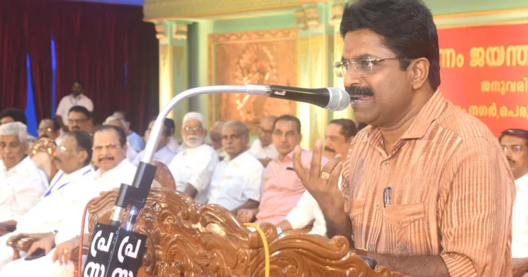 കവിയും ഗാനരചയിതാവുമായ രാജീവ് ആലുങ്കല്‍ മന്നം ജയന്തി സമ്മേളനത്തില്‍ അനുസ്മരണ പ്രഭാഷണം നടത്തുന്നു