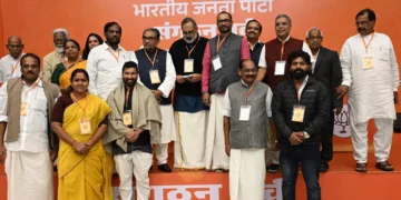 ബിജെപി ദേശീയ അധ്യക്ഷ തെരഞ്ഞെടുപ്പിനുള്ള നാമനിര്‍ദേശപത്രിക സമര്‍പ്പിച്ചശേഷം കേരളത്തില്‍ നിന്നുള്ള നേതാക്കള്‍ സംസ്ഥാന അധ്യക്ഷന്‍ രാജീവ് ചന്ദ്രശേഖറിനൊപ്പം. പി. രാഘവന്‍, കുമ്മനം രാജശേഖരന്‍, പ്രൊഫ. വി.ടി. രമ, ഡോ. ജെ. പ്രമീളാദേവി, കെ.പി. ശ്രീശന്‍, ഡോ. കെ.എസ്. രാധാകൃഷ്ണന്‍, കെ. സുരേന്ദ്രന്‍, പി.കെ. കൃഷ്ണദാസ്, എ.പി. അബ്ദുള്ളക്കുട്ടി, പി.എം. വേലായുധന്‍, ആലി ഹാജി, വിക്ടര്‍ ടി. തോമസ്, ശോഭാ സുരേന്ദ്രന്‍, അനില്‍ ആന്റണി, അഡ്വ. പന്തളം പ്രതാപന്‍, പി. ശ്യാംരാജ് എന്നിവര്‍