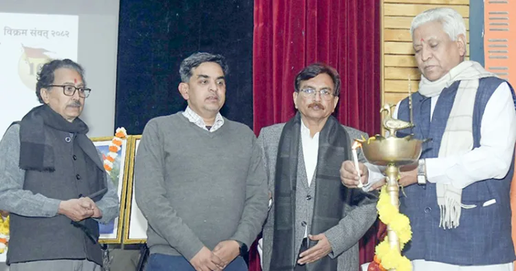 ആര്‍എസ്എസ് ശതാബ്ദി പ്രവര്‍ത്തനങ്ങളുടെ ഭാഗമായി സാഗറിലെ ഡോ. ഹരിസിങ് ഗൗഡ് സര്‍വകലാശാലാ സുവര്‍ണജയന്തി ആഡിറ്റോറിയത്തില്‍ സംഘടിപ്പിച്ച യുവസംവാദം അഖില ഭാരതീയ സമ്പര്‍ക്ക പ്രമുഖ് രാംലാല്‍ ഉദ്ഘാടനം ചെയ്യുന്നു