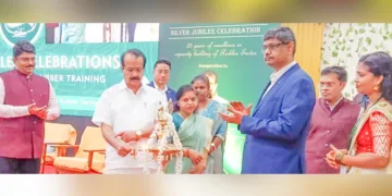 റബര്‍ ബോര്‍ഡിന് കീഴില്‍ കോട്ടയത്ത് പ്രവര്‍ത്തിക്കുന്ന നാഷണല്‍ ഇന്‍സ്റ്റിറ്റ്യൂട്ട് ഫോര്‍ റബര്‍ ട്രെയിനിങ്ങിന്റെ രജത ജൂബിലി ആഘോഷങ്ങള്‍ കേന്ദ്രമന്ത്രി ജോര്‍ജ് കുര്യന്‍ ഉദ്ഘാടനം ചെയ്യുന്നു