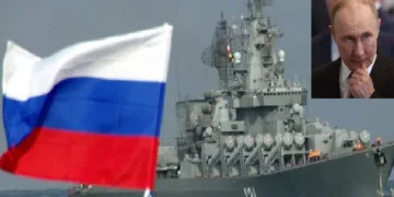 റഷ്യന്‍ പാതകയുമേന്തിപ്പോകുന്ന ഷാഡോ കപ്പല്‍