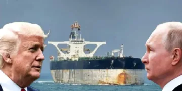 അമേരിക്കയുടെ നാവികസേന പിടിച്ചെടുത്ത മറിനെറ എന്ന എണ്ണ ടാങ്കര്‍ (നടുവില്‍)