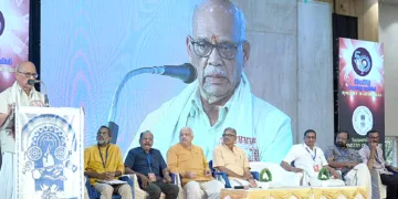 മുതിര്‍ന്ന ആര്‍എസ്എസ് പ്രചാരകന്‍ എസ്. സേതുമാധവന്‍ സുവര്‍ണജയന്തി സന്ദേശം നല്‍കുന്നു