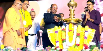 ശിവഗിരി തീര്‍ത്ഥാടനത്തോടനുബന്ധിച്ച് നടന്ന ശ്രീനാരായണ പ്രസ്ഥാന സംഗമം ബംഗാള്‍ ഗവര്‍ണര്‍ ഡോ. സി.വി. ആനന്ദബോസ് ഉദ്ഘാടനം ചെയ്യുന്നു