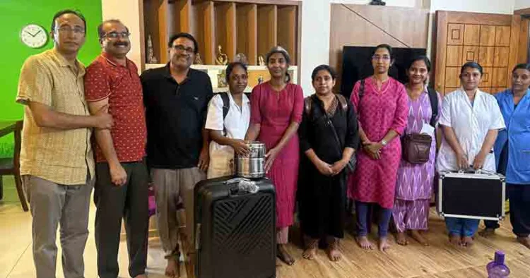 ഡോ. ഈശ്വര്‍, ഡി.എംഇ ഡോ. വിശ്വനാഥന്‍ എന്നിവരോടൊപ്പം സ്‌കിന്‍ ബാങ്ക് ടീം