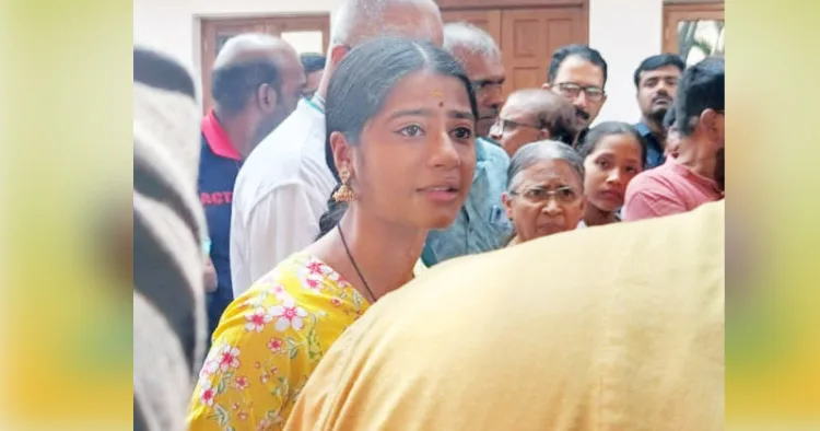 കരഞ്ഞുകൊണ്ട് മാധ്യമങ്ങളോട് സംസാരിക്കുന്ന വൈഷ്ണവി
സി. നായര്