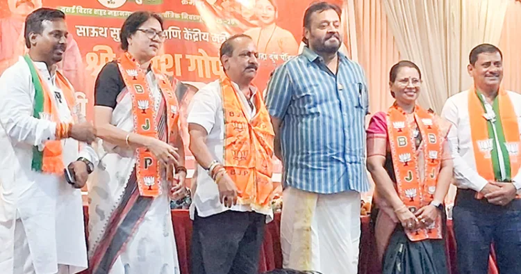 വസായിയിലെ ബിജെപി സ്ഥാനാര്‍ത്ഥികളുടെ തെരഞ്ഞെടുപ്പ് പ്രചാരണ വേദിയില്‍ കേന്ദ്രമന്ത്രി സുരേഷ് ഗോപി