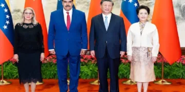 ചൈനീസ് പ്രസിഡന്‍റ് ഷീ ജിന്‍പിങ്ങും ഭാര്യയും വെനസ്വേല പ്രസിഡന്‍റ് നിക്കോളാസ് മഡൂറോയുടെയും ഭാര്യയുടെയും ഒപ്പം