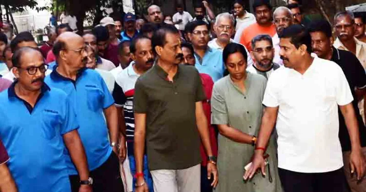 പുത്തരിക്കണ്ടം മൈതാനിയിലെ 'പുലരി കൂട്ടായ്മ' യോടൊപ്പം പുത്തരിക്കണ്ടം മൈതാനിയിൽ