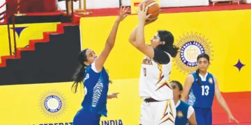 സീനിയര്‍ നാഷണല്‍ ബാസ്‌കറ്റ്‌ബോള്‍ ക്വാര്‍ട്ടറില്‍ കര്‍ണാടക-മധ്യപ്രദേശ് പോരാട്ടത്തില്‍ നിന്ന്‌