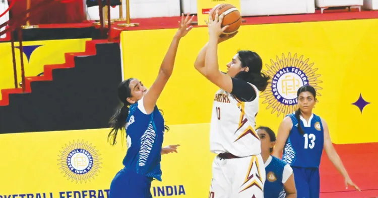 സീനിയര്‍ നാഷണല്‍ ബാസ്‌കറ്റ്‌ബോള്‍ ക്വാര്‍ട്ടറില്‍ കര്‍ണാടക-മധ്യപ്രദേശ് പോരാട്ടത്തില്‍ നിന്ന്‌