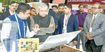 ഭാരതം എഐ ഇംപാക്റ്റ് ഉച്ചകോടിയുടെ ഭാഗമായി സംഘടിപ്പിച്ച എക്സ്പോയുടെ സമാപനദിവസം കേന്ദ്ര ഇലക്ട്രോണിക്സ് ആന്‍ഡ് ഐടി വകുപ്പ് മന്ത്രി അശ്വിനി വൈഷ്ണവ് പവലിയനുകള്‍ സന്ദര്‍ശിച്ച് സംരംഭകരില്‍ നിന്ന് പ്രതികരണങ്ങള്‍ ആരാഞ്ഞപ്പോള്‍