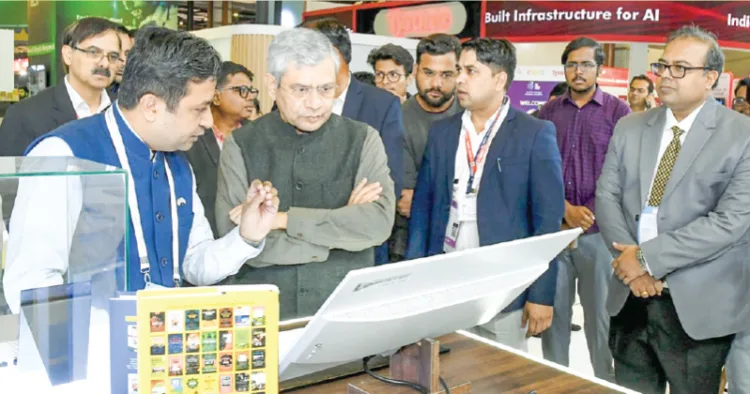 ഭാരതം എഐ ഇംപാക്റ്റ് ഉച്ചകോടിയുടെ ഭാഗമായി സംഘടിപ്പിച്ച എക്സ്പോയുടെ സമാപനദിവസം കേന്ദ്ര ഇലക്ട്രോണിക്സ് ആന്‍ഡ് ഐടി വകുപ്പ് മന്ത്രി അശ്വിനി വൈഷ്ണവ് പവലിയനുകള്‍ സന്ദര്‍ശിച്ച് സംരംഭകരില്‍ നിന്ന് പ്രതികരണങ്ങള്‍ ആരാഞ്ഞപ്പോള്‍