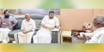 ലത്തീന്‍ സഭ ആലപ്പുഴ രൂപത രാഷ്ട്രീയകാര്യ അധ്യക്ഷന്‍ ഫാ. സേവ്യര്‍ കുടിയാശ്ശേരിയുമായി ആലപ്പുഴ പാസ്റ്ററല്‍ സെന്ററില്‍ ബിജെപി മേഖലാ അദ്ധ്യക്ഷന്‍ എന്‍. ഹരി കൂടിക്കാഴ്ച നടത്തുന്നു. ആലപ്പുഴ നോര്‍ത്ത് ജില്ലാ പ്രസിഡന്റ് അഡ്വ. പി.കെ. ബിനോയ്, സംസ്ഥാന സമിതി അംഗം അഡ്വ. ജോസഫ് റോണി ജോസഫ് എന്നിവര്‍ സമീപം