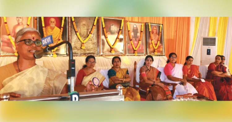 അയിരൂര്‍ ചെറുകോല്‍പ്പുഴ ഹിന്ദുമത പരിഷത്തില്‍ നടന്ന വനിതാ സമ്മേളനം കന്യാകുമാരി വിവേകാനന്ദ കേന്ദ്രം പ്രാന്ത സംഘാടക ബി. രാധാദേവി ഉദ്ഘാടനം ചെയ്യുന്നു