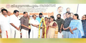 തിരുവനന്തപുരം നഗരസഭയുടെ ആഭിമുഖ്യത്തില്‍ സംഘടിപ്പിച്ച വികസന സെമിനാര്‍ കേന്ദ്ര സഹമന്ത്രി ജോര്‍ജ് കുര്യന്‍ ഉദ്ഘാടനം ചെയ്യുന്നു. പാപ്പനംകോട് സജി, ഡോ. കായംകുളം യൂനുസ്, കരമന അജിത്, മേയര്‍ അഡ്വ. വി.വി. രാജേഷ്, കൊല്ലം തുളസി, പാറ്റൂര്‍ രാധാകൃഷ്ണന്‍, വി. സത്യവതി, എസ്.പി. ദീപക്, പി. അശോക്കുമാര്‍, മേരി പുഷ്പം, ബിന്നി തുടങ്ങിയവര്‍ സമീപം