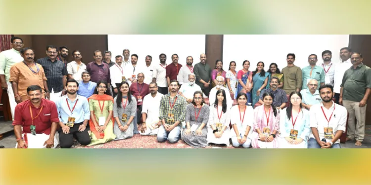 അമൃതപുരി കാമ്പസില്‍ നടന്ന 'രാമക്ഷേത്രം രാഷ്ട്രക്ഷേത്രം' ജന്മഭൂമി അന്താരാഷ്ട്ര സെമിനാറില്‍ പങ്കെടുത്തവര്‍ സംഘാടകരോടൊപ്പം