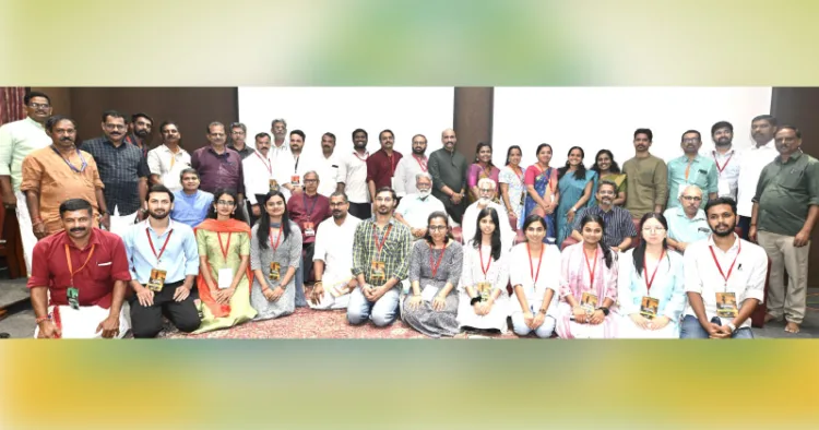 അമൃതപുരി കാമ്പസില്‍ നടന്ന 'രാമക്ഷേത്രം രാഷ്ട്രക്ഷേത്രം' ജന്മഭൂമി അന്താരാഷ്ട്ര സെമിനാറില്‍ പങ്കെടുത്തവര്‍ സംഘാടകരോടൊപ്പം