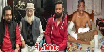 ഉത്തരാഖണ്ഡിലെ ജിം ട്രെയിനറായ മുഹമ്മദ് ദീപകിന് അടുത്ത് ജോണ്‍ ബ്രിട്ടാസ് (ഇടത്ത്) 2010ല്‍ ഇസ്ലാമിക മതതീവ്രവാദികള്‍ കൈപ്പത്തിയും കാലും വെട്ടിയതിനെതുടര്‍ന്ന് ആശൂപത്രിയില്‍ കഴിയുന്ന ജോസഫ് മാഷ്.