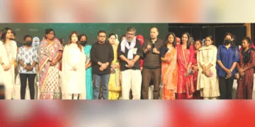 കേരള സ്റ്റോറി-2 സംവിധായകന്‍ കാമാഖ്യ നാരായണ്‍ സിങ്, നിര്‍മ്മാതാവ് വിപുല്‍ അമൃത് ലാല്‍ ഷാ എന്നിവര്‍ ലൗ ജിഹാദിന് ഇരകളായവര്‍ക്കൊപ്പം ദല്‍ഹിയില്‍ മാധ്യമങ്ങളെ കണ്ടപ്പോള്‍